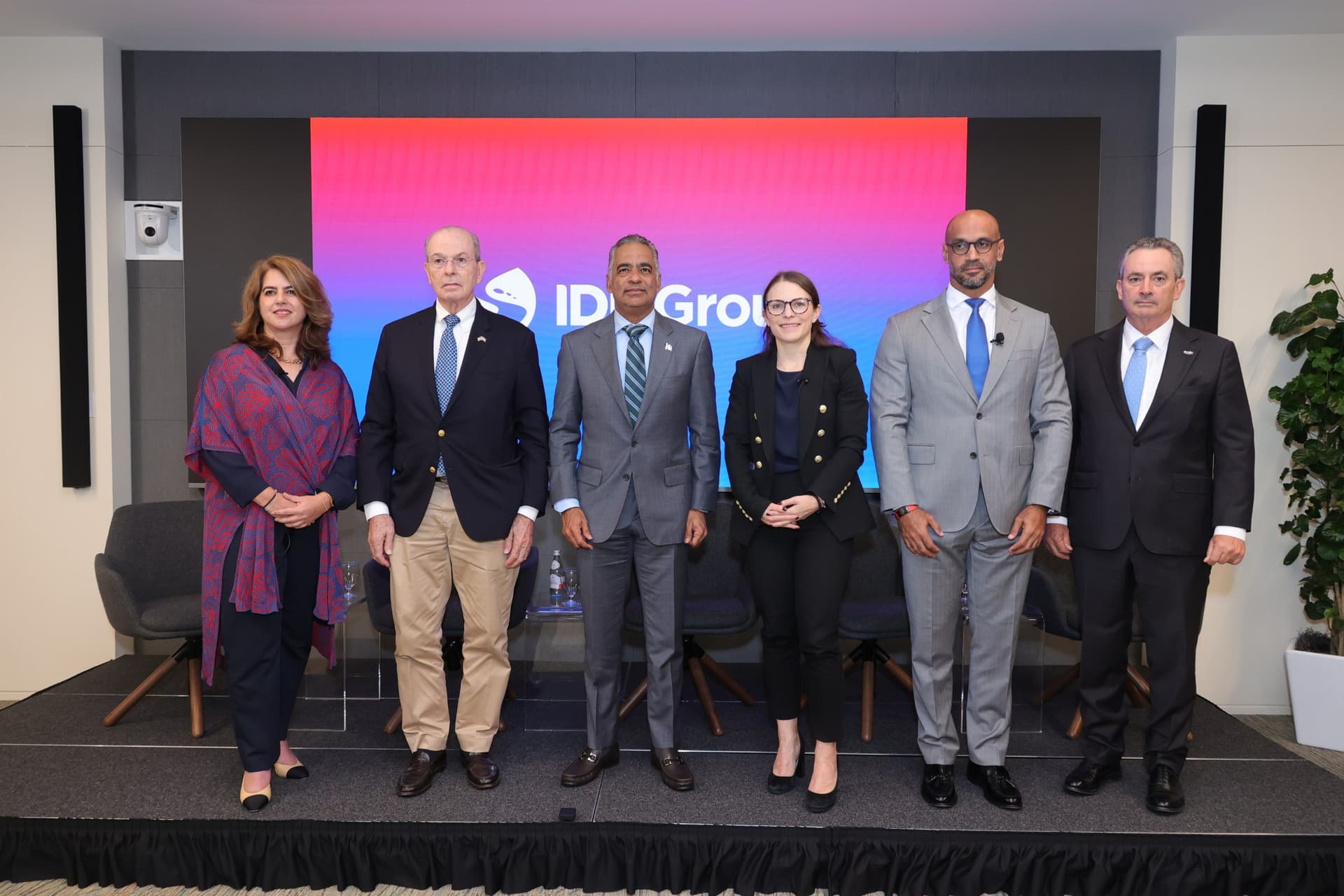 Fotografía 10 de la jornada de minerales críticos y energía de Semana Dominicana 2026