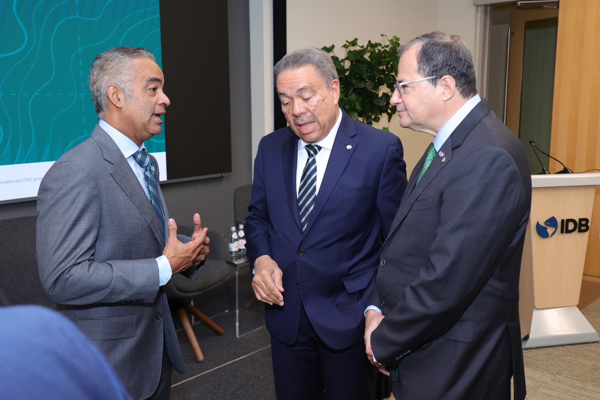 Fotografía 11 de la jornada de minerales críticos y energía de Semana Dominicana 2026